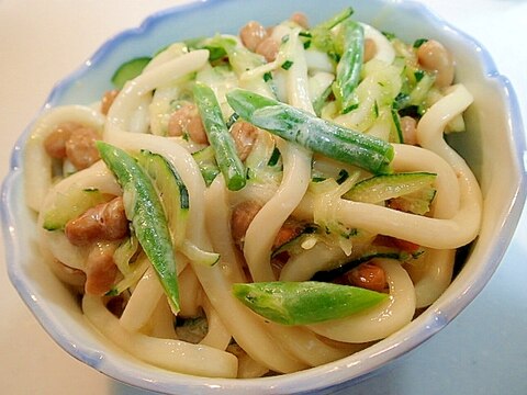 麺つゆマヨで　納豆と胡瓜といんげん豆の冷やし饂飩♬